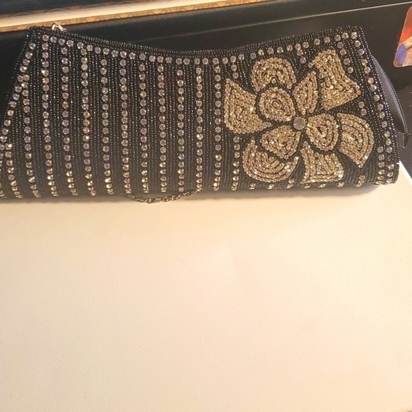 Glamorous Silver Beaded Floral Design Bridal Clutch/Evening Purse - Picture 3 of 15